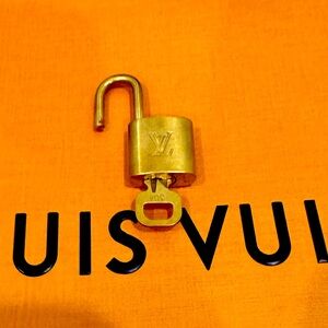 Authentic LV 🔐 and key 🔑 number 304
